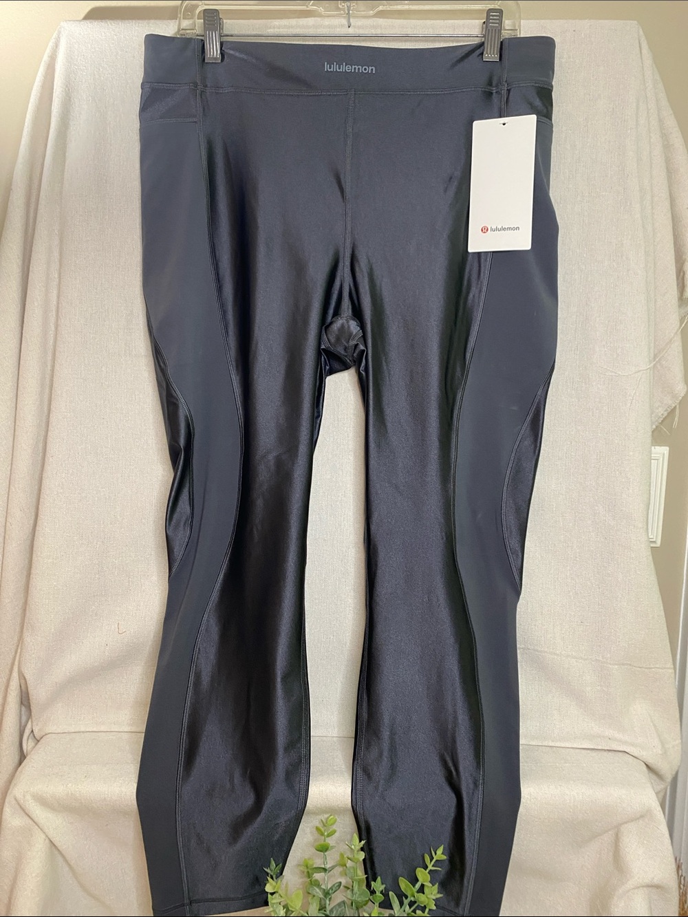 Lululemon Satin Shine Panelled Tight 25” Legging, Size 14 - Picture 2 of 7